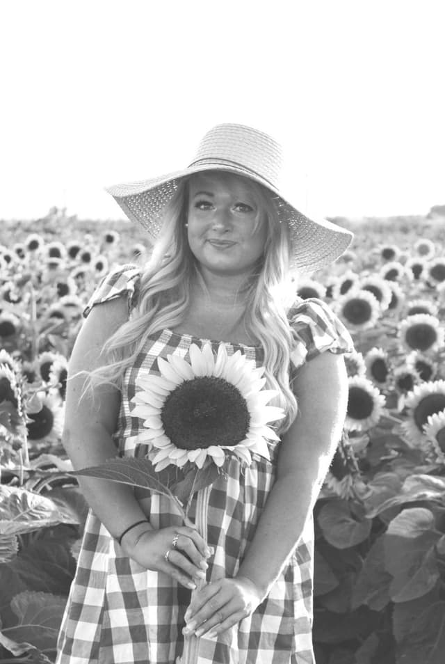 Elisabeth with flower arrangements